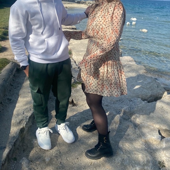 Very cute flower pattern with polka dot dress. - Picture 3 of 5